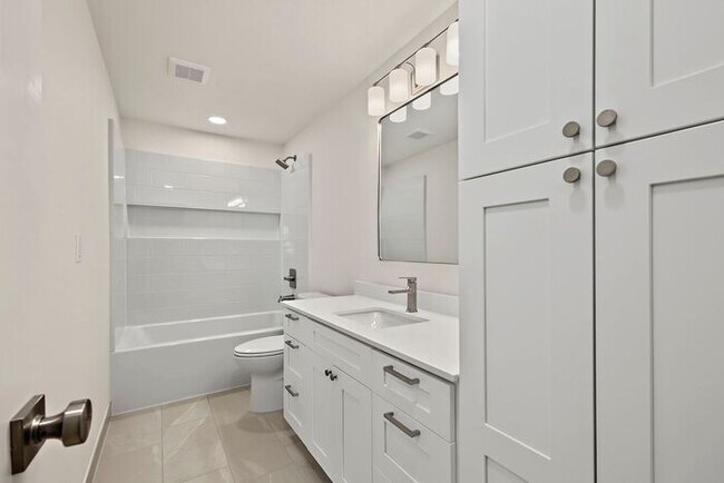 Lake Tapps living! Highly desired 3 bedroom Rambler!!