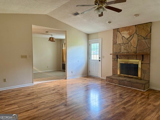 Photo - 104 Woodcarver Trail