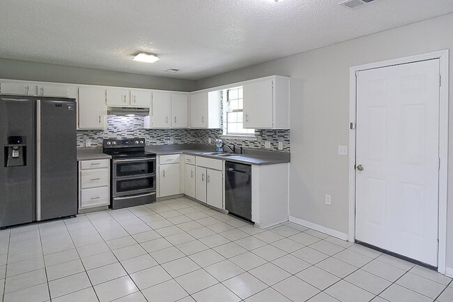 Photo - 1235 Pineridge Way