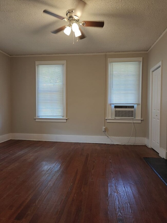 Photo - One Month's Free Rent!
