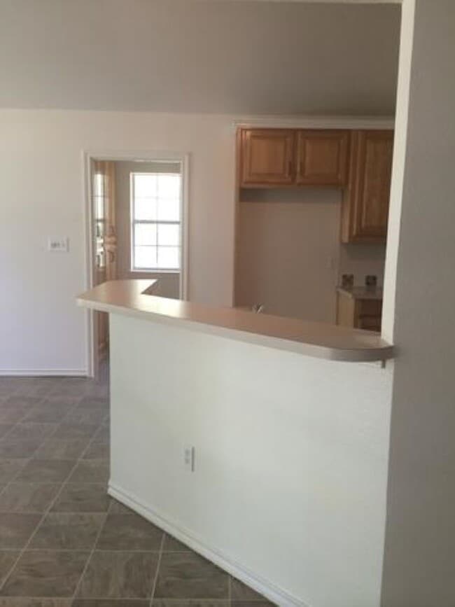 Photo - 504 Strata Dr