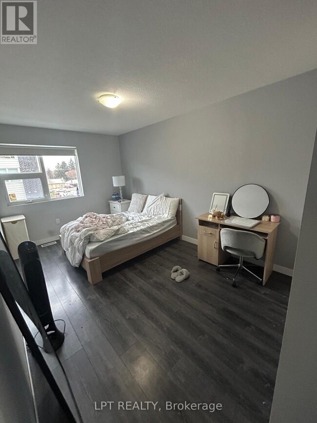 Photo - 338 Albert St