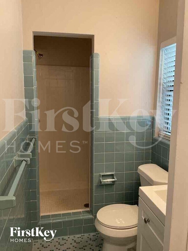 Photo - 1369 Malverne Ave