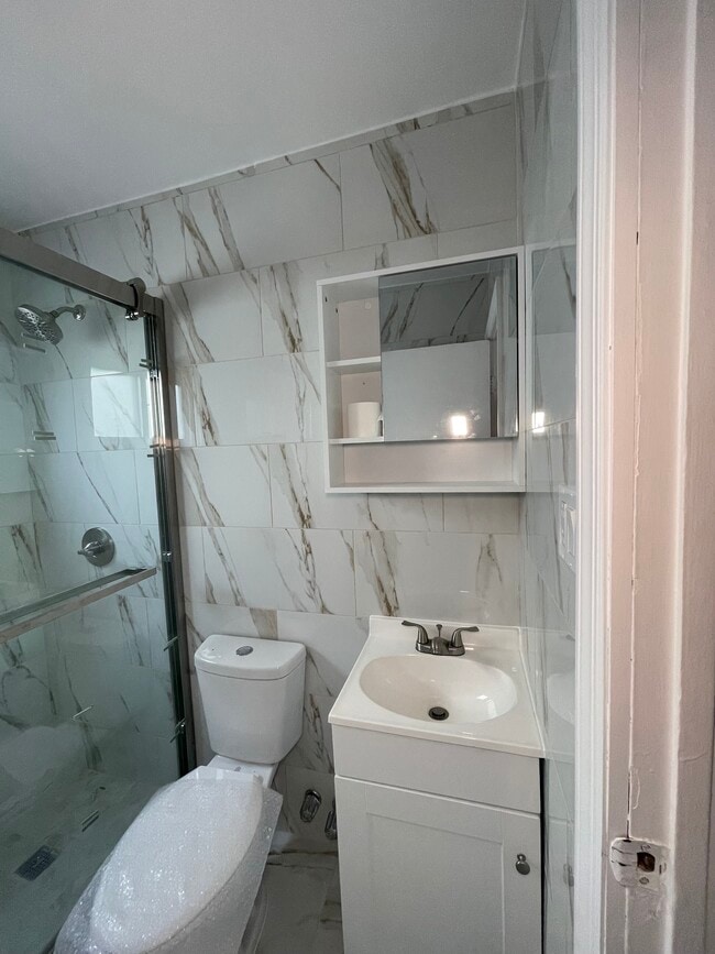 Photo - 134 Woodbine Ave