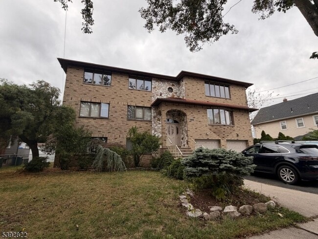 Building Photo - 29 La Salle Ave Unit 2