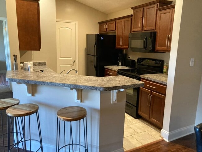 Photo - Well-appointed Furnished Rental- Perfect for Professionals- Near shops & restaurants Unit #303