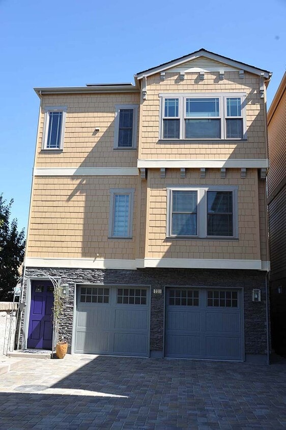 Photo - 231 W Angela St (Pleasanton, CA)