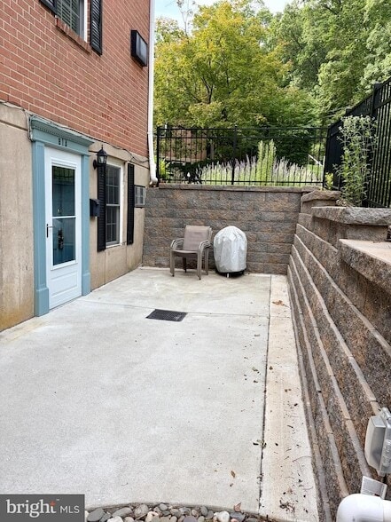 Building Photo - 207 Walnut Hill Rd Unit B14
