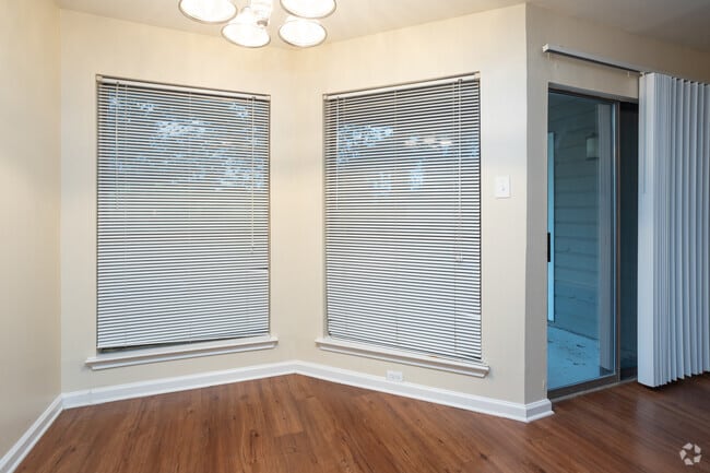 1BR, 1BA - 700SF - Great Hills