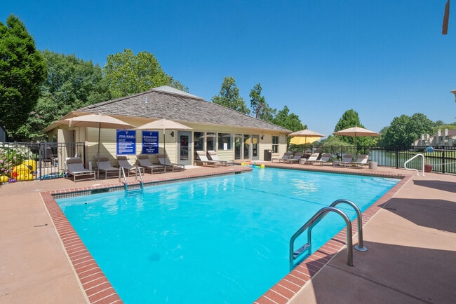 Lago Vista Apartments