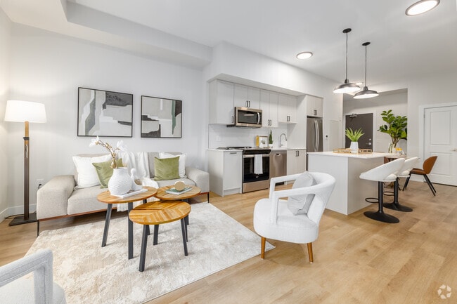 2BR, 2BA - 913SF - Living Room