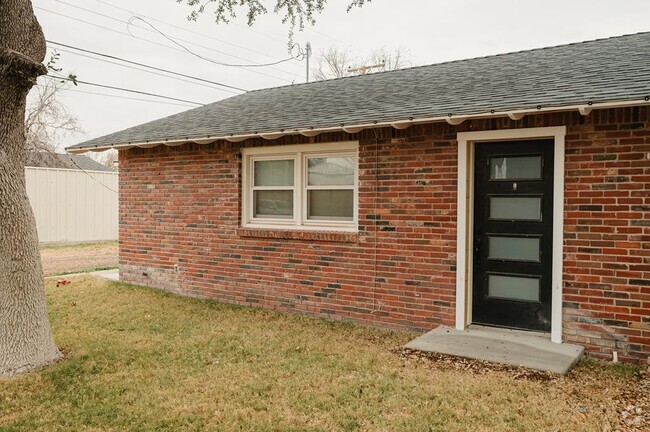 Building Photo - 2701 E 17th St Rental