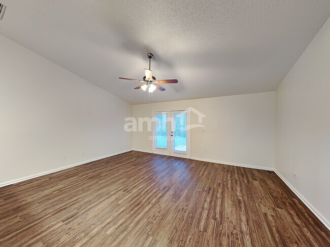 745 Grand Parke Dr