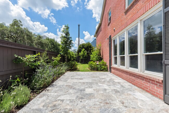 Photo - 601 Sandman St