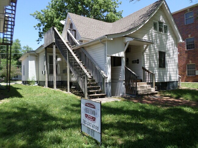 Building Photo - Vattier 1124-1126 Unit Vattier 1126 #Attic