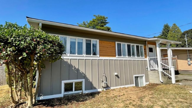 Photo - 604 Camas Ave NE