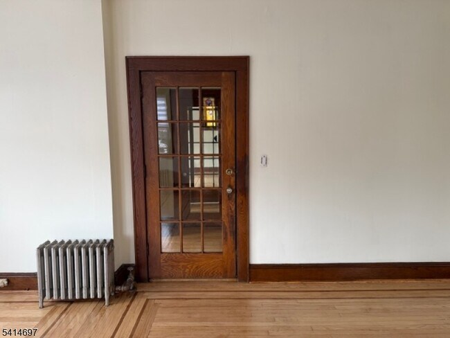 Photo - 719-723 E 30th St