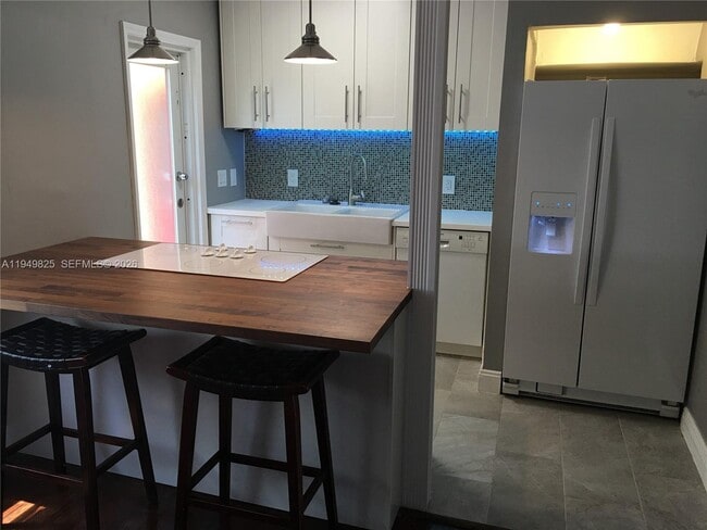 Photo - 661 SW 11th St Unidad 11