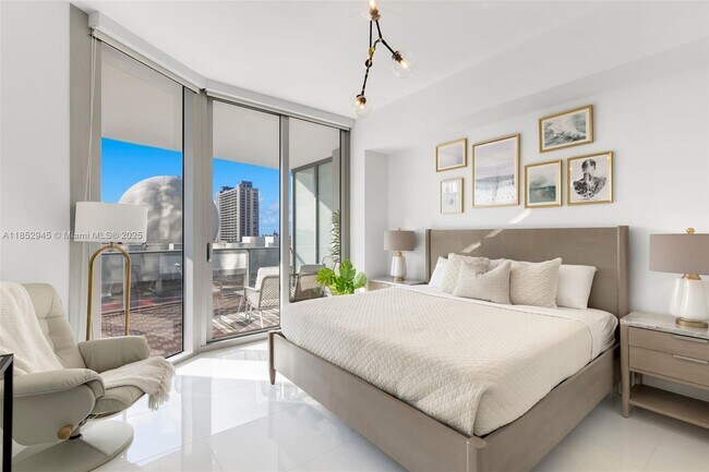 Photo - 851 NE 1st Ave Unidad 1010