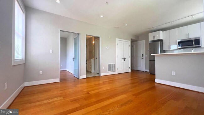 Photo - 1209 G St SE Unit 8