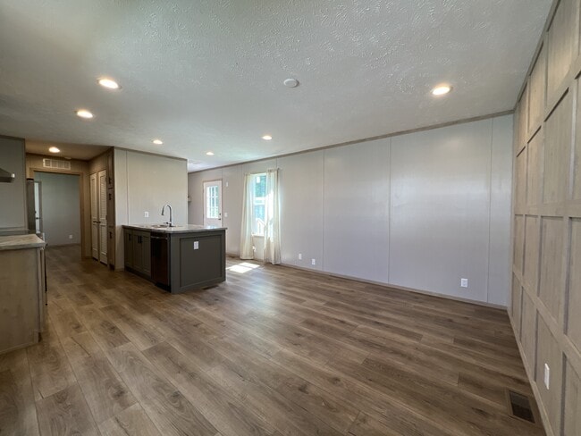 Photo - 15462 Lewis Rd