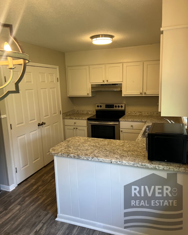 Photo - 1233 Ridge Dr