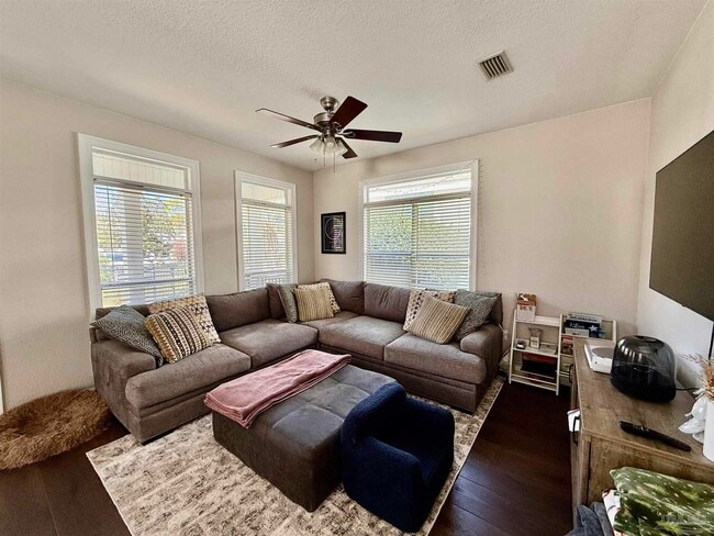 Photo - 1313 E Strong St