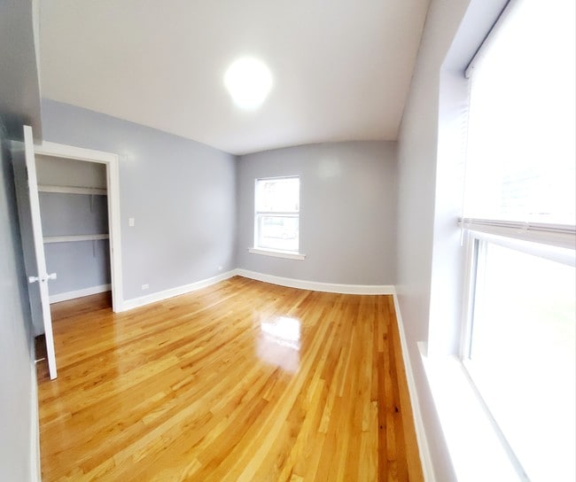 Building Photo - 4023 S Francisco Ave Unit 1