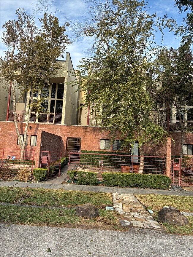 Photo - 6320 Haskell St Unit A