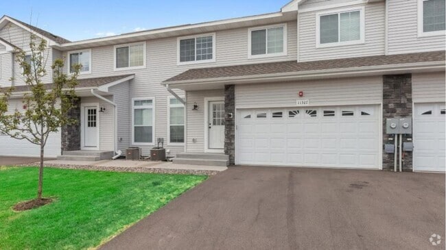 Building Photo - Stylish 4-Bedroom Townhome with Modern Fin...