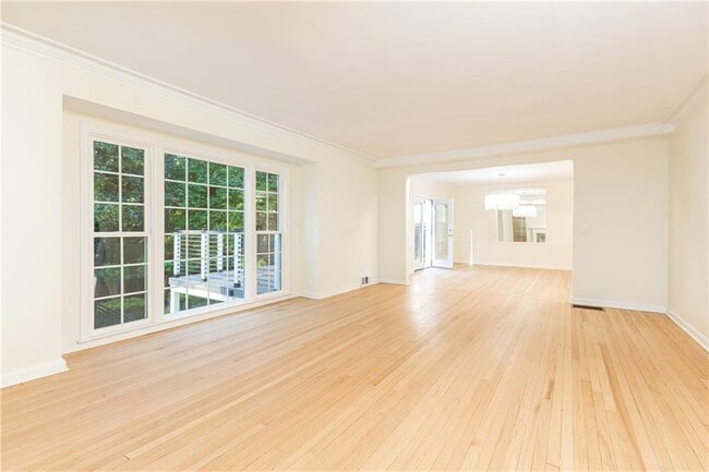 Photo - 200 W Paces Ferry Rd NW