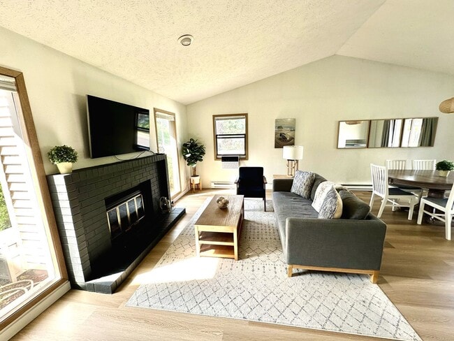 Photo - 189 Crestline Duplex Unit 5509 - Furnished