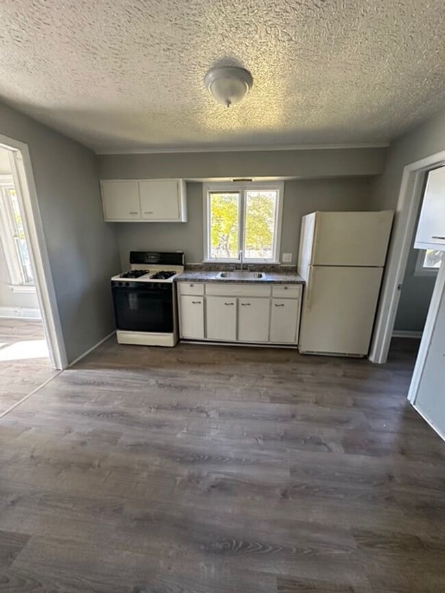 Photo - 104-104.5-1045 Bernard St Unit 104.5 Bernard-Apt 3