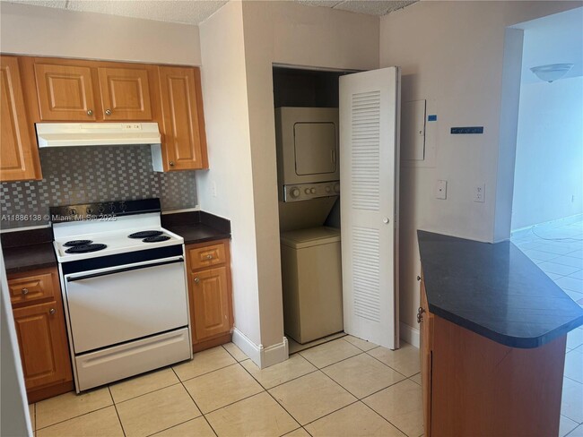 Photo - 6045 NW 186th St Unidad 323