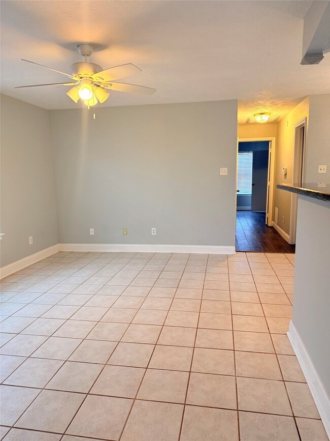 Photo - 320 Willowick St