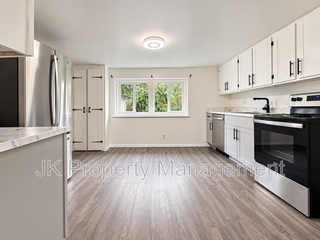 Photo - 720 9th Ave SW