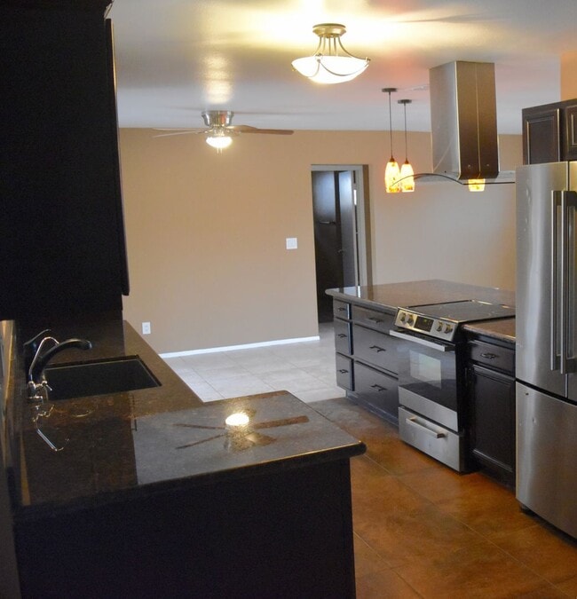 Photo - Awesome 5 Bed 2 Bath Home at ASU