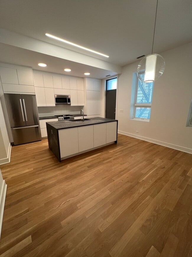Photo - 524 N May St