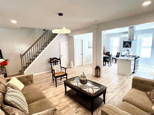 Photo - 126 W Main St