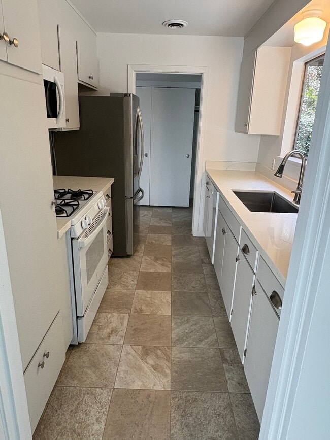 127 Edwards Ave Unit 127 Edwards Ave
