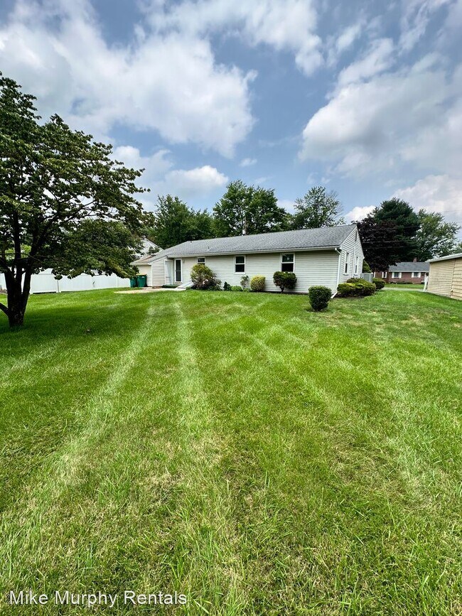 Photo - 3 br, 1.5 bath House - 11 Oakwood Circle