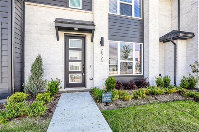 Photo - 2553 Huxley Mews