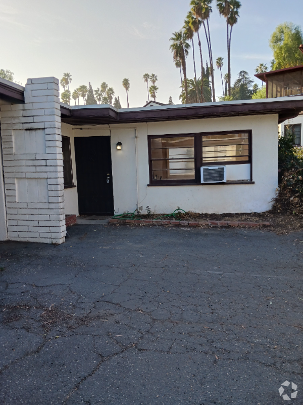 Building Photo - 4937-4959 Olivewood Ave Unit 4949 Olivewood Avenue Rental