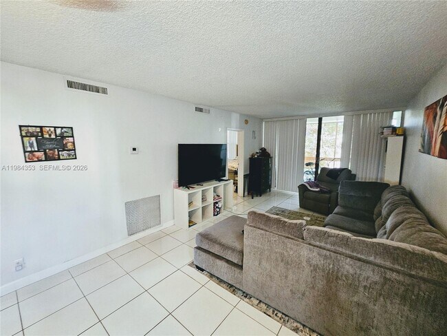 Photo - 8429 Forest Hills Dr Unit 305