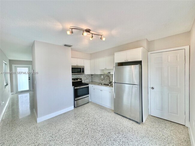 Photo - 10303 NW 35th Pl