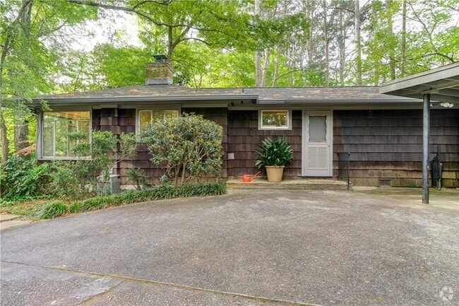 Building Photo - 796 Wesley Dr NW Rental