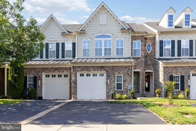 Photo - 378 Village Way Townhome