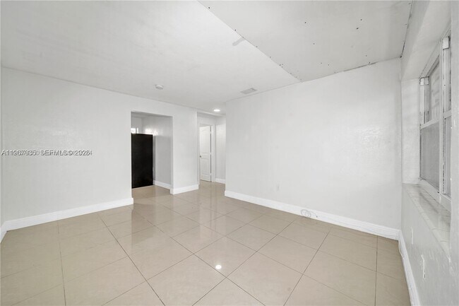 Photo - 5545 NW 3rd Ave Unidad W