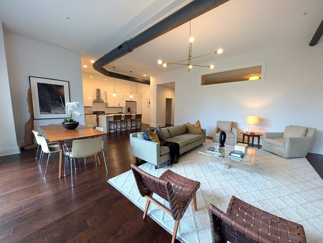Photo - 400 W 4th St