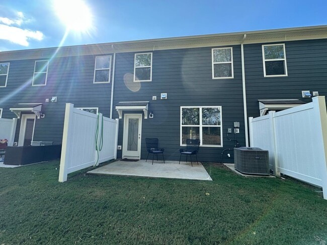 Photo - FOR LEASE- NEW TOWNHOME IN LEBANON!